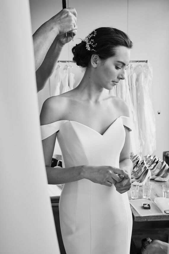 SUZANNE NEVILLE SAMPLE SALE WEDDING DRESS cheap discounted
