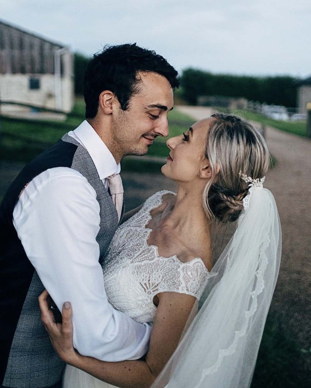 #mathildarosebride sussex bride